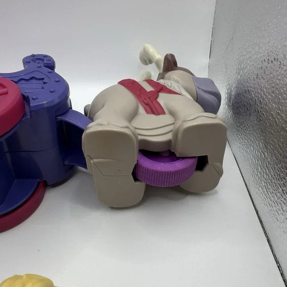 Fisher Price Little People Disney FROZEN Anna Elsa Kristoff & Sven Wagon Playset - Picture 12 of 16